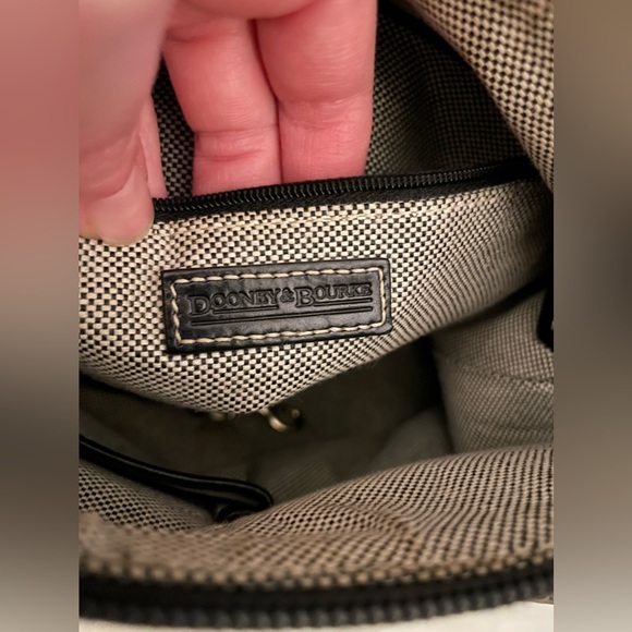 Dooney & Bourke with authenticity papers - Picture 10 of 15